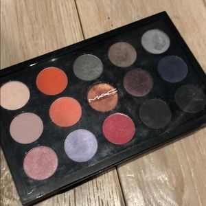 MAC eyeshadow palette of 15